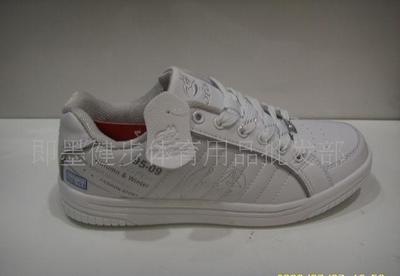 鞋服加盟 優(yōu)質(zhì)女士板鞋休閑鞋(圖)