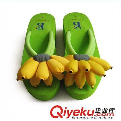 步朗尼2015夏季新品拖鞋 2015廠家訂做爆款 夏季批發(fā)EVA夾腳拖鞋 女士香蕉坡跟拖鞋圖片|步朗尼2015夏季新品拖鞋 2015廠家訂做爆款 夏季批發(fā)EVA夾腳拖鞋 女士香蕉坡跟拖鞋產品圖片由佛山市南海區(qū)中鋒鞋業(yè)公司生產提供-